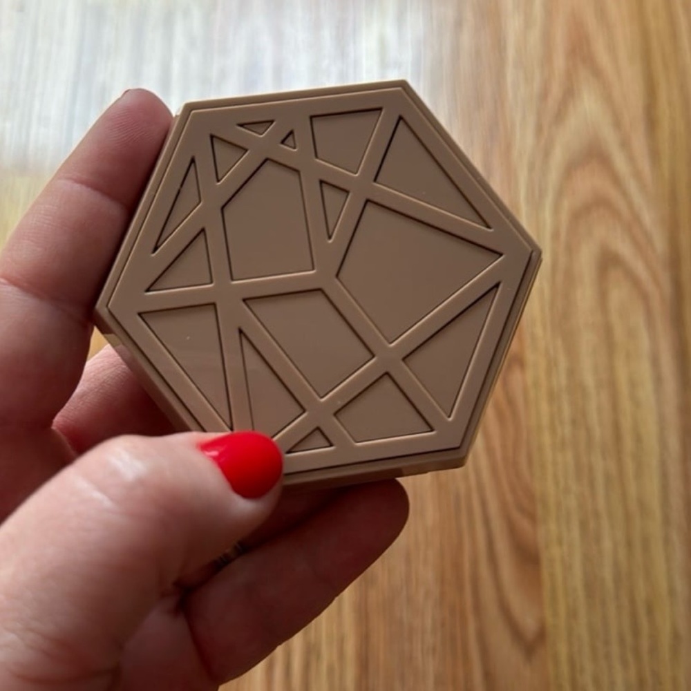 EM Cosmetics - Divine Skies Eyeshadow Palette - Da Vinci
